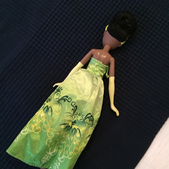 🛑 SOLD!!! - Disney Princess Tiana Barbie Doll - Picture 4 of 13